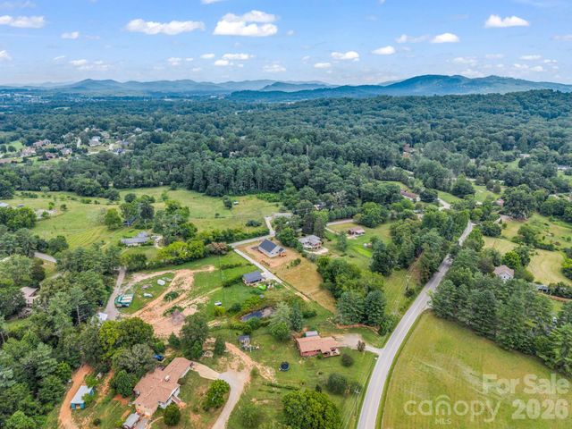 120 Grandview Lane, Hendersonville, NC 28791