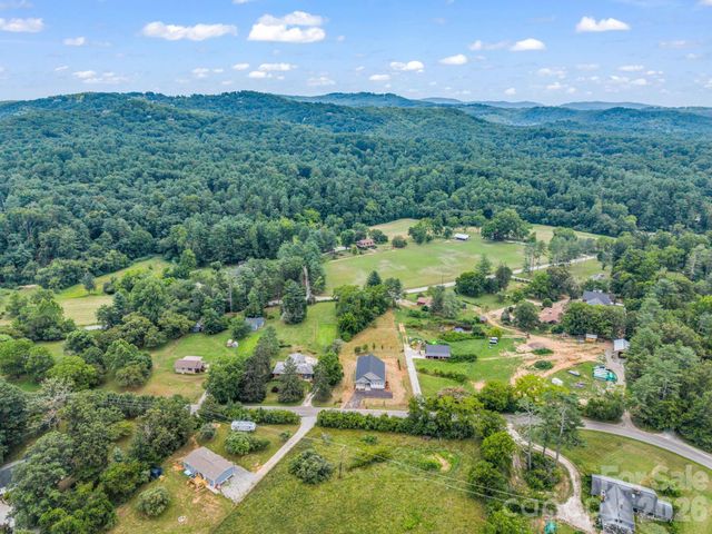 120 Grandview Lane, Hendersonville, NC 28791