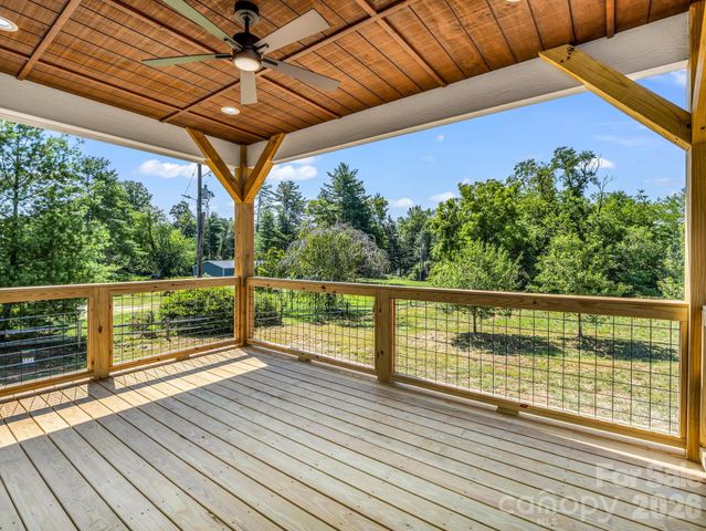 120 Grandview Lane, Hendersonville, NC 28791