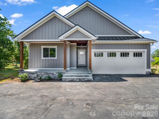 120 Grandview Lane, Hendersonville, NC 28791