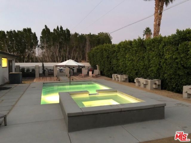 2350 N Los Alamos Road, Palm Springs, CA 92262