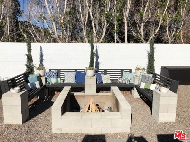 2350 N Los Alamos Road, Palm Springs, CA 92262
