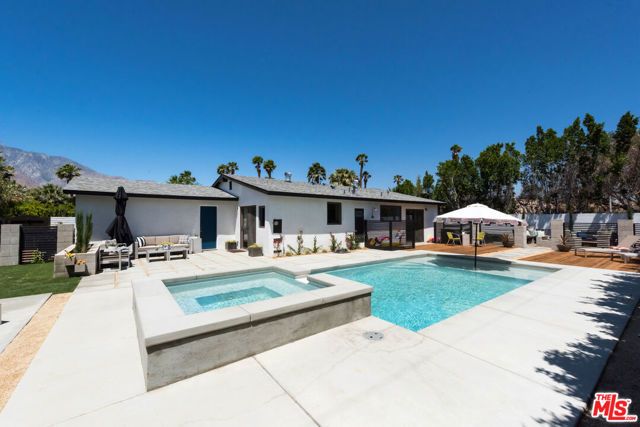 2350 N Los Alamos Road, Palm Springs, CA 92262