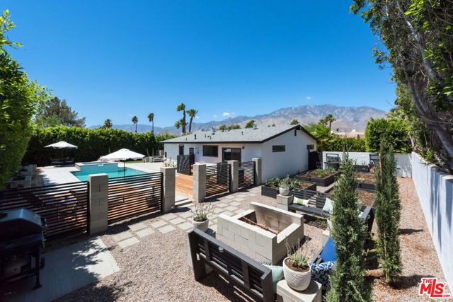 2350 N Los Alamos Road, Palm Springs, CA 92262