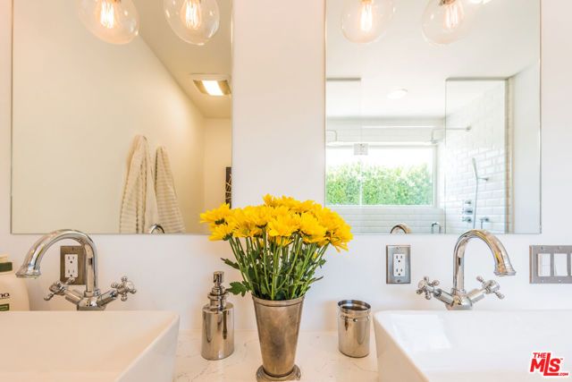 2350 N Los Alamos Road, Palm Springs, CA 92262