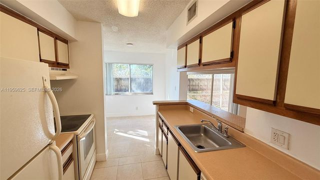 5612 Rock Island Rd 146, Tamarac, FL 33319