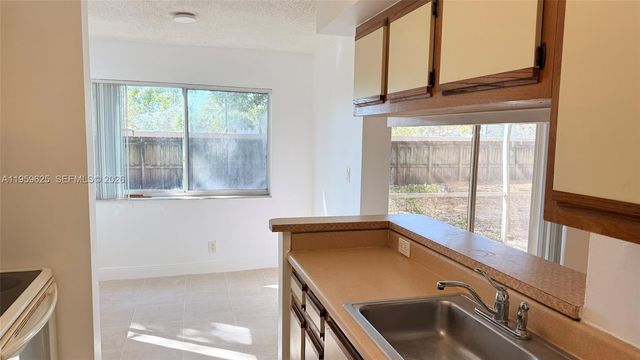 5612 Rock Island Rd 146, Tamarac, FL 33319