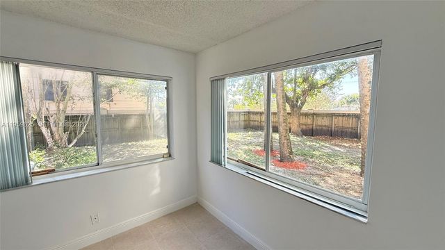 5612 Rock Island Rd 146, Tamarac, FL 33319