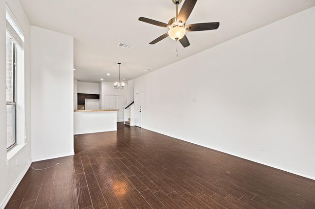 112 Creekside Villa DR, Kyle, TX 78640