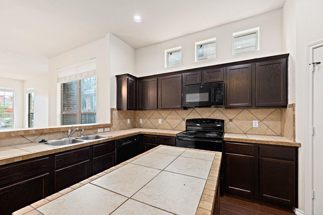 112 Creekside Villa DR, Kyle, TX 78640