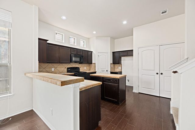 112 Creekside Villa DR, Kyle, TX 78640
