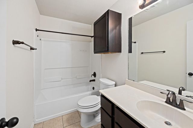 112 Creekside Villa DR, Kyle, TX 78640