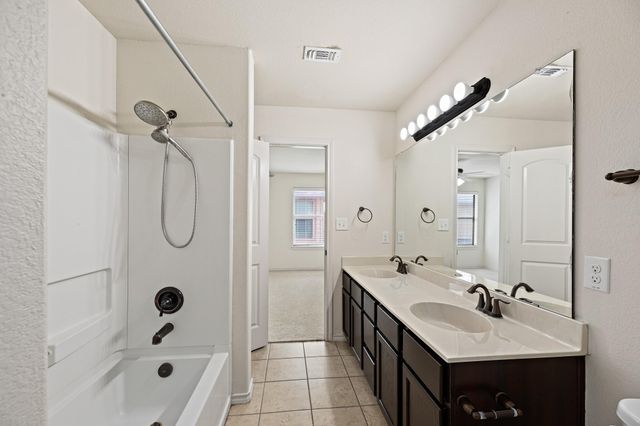112 Creekside Villa DR, Kyle, TX 78640