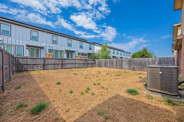 112 Creekside Villa DR, Kyle, TX 78640