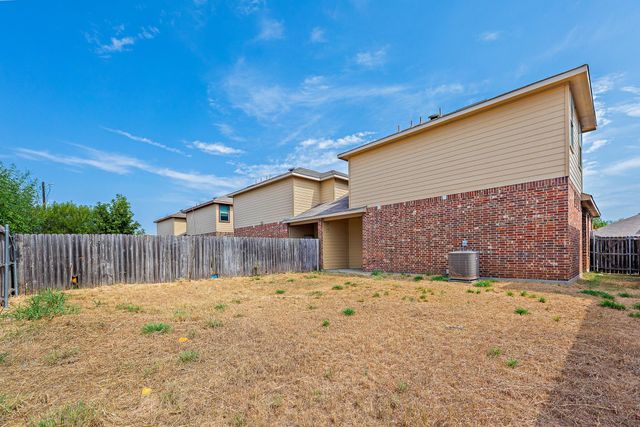 112 Creekside Villa DR, Kyle, TX 78640