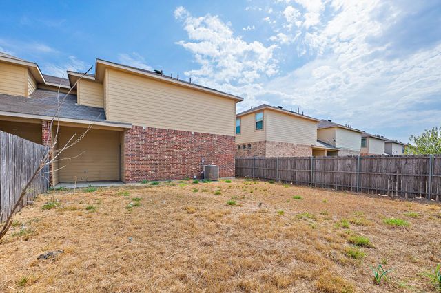 112 Creekside Villa DR, Kyle, TX 78640