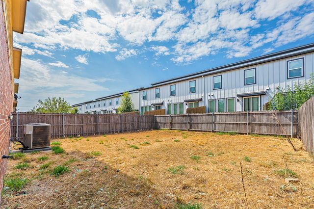 112 Creekside Villa DR, Kyle, TX 78640