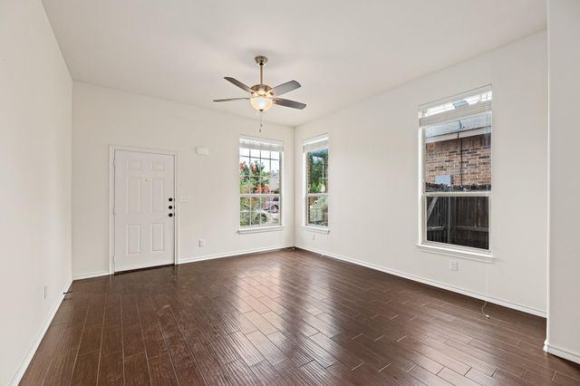 112 Creekside Villa DR, Kyle, TX 78640