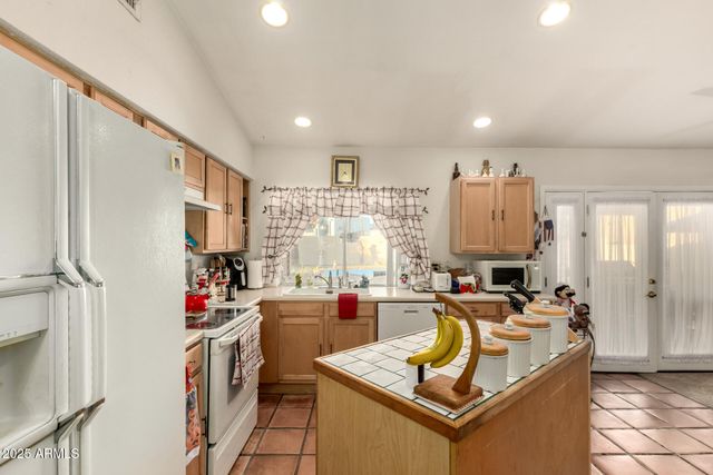 3208 W JUNIPER Avenue, Phoenix, AZ 85053