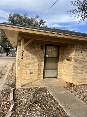 1312 W Dyer Street, Breckenridge, TX 76424