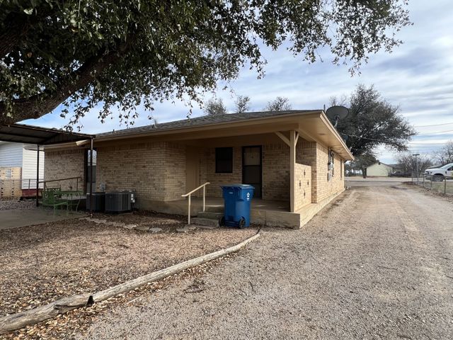 1312 W Dyer Street, Breckenridge, TX 76424