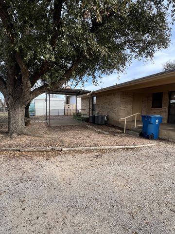 1312 W Dyer Street, Breckenridge, TX 76424