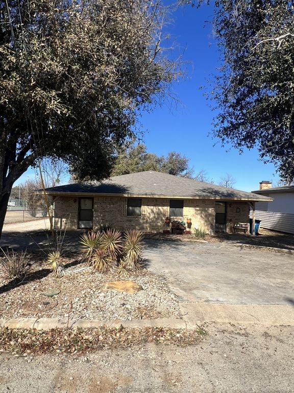1312 W Dyer Street, Breckenridge, TX 76424