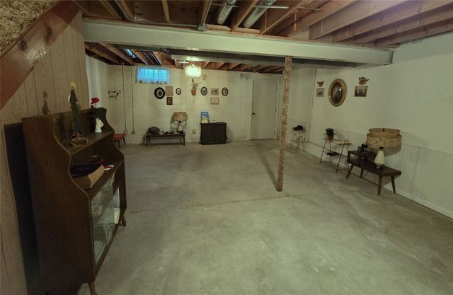 2030 E Leland Avenue, Des Moines, IA 50320