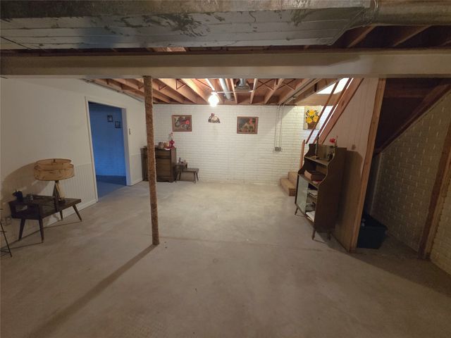 2030 E Leland Avenue, Des Moines, IA 50320