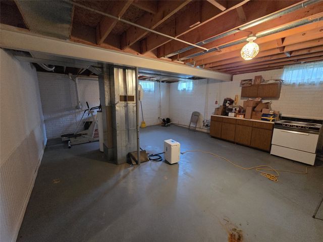 2030 E Leland Avenue, Des Moines, IA 50320