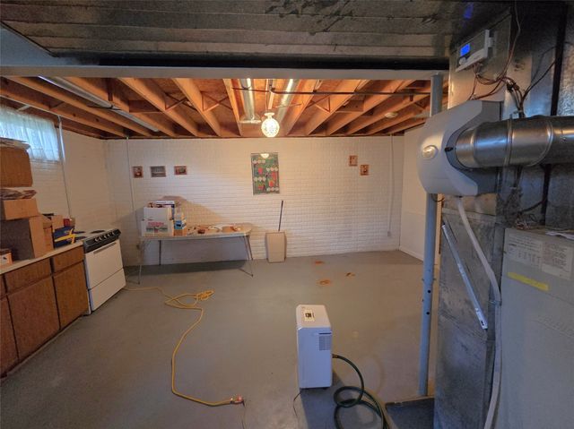 2030 E Leland Avenue, Des Moines, IA 50320