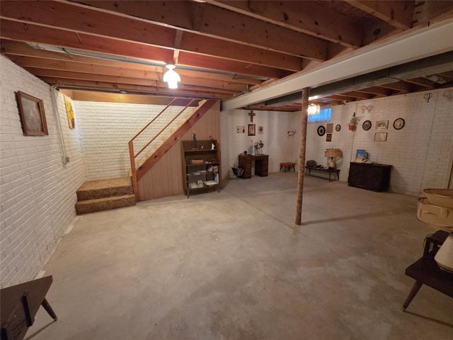 2030 E Leland Avenue, Des Moines, IA 50320