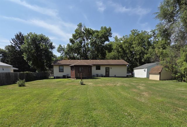 2030 E Leland Avenue, Des Moines, IA 50320
