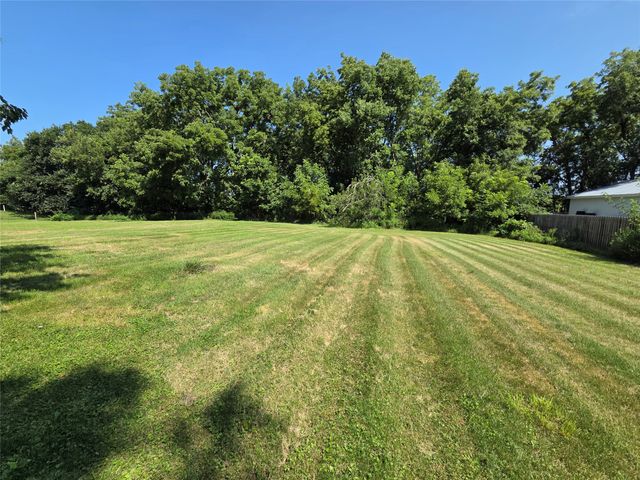 2030 E Leland Avenue, Des Moines, IA 50320