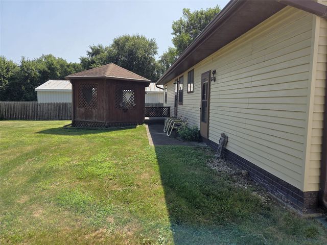 2030 E Leland Avenue, Des Moines, IA 50320