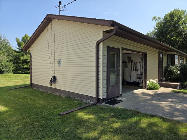 2030 E Leland Avenue, Des Moines, IA 50320