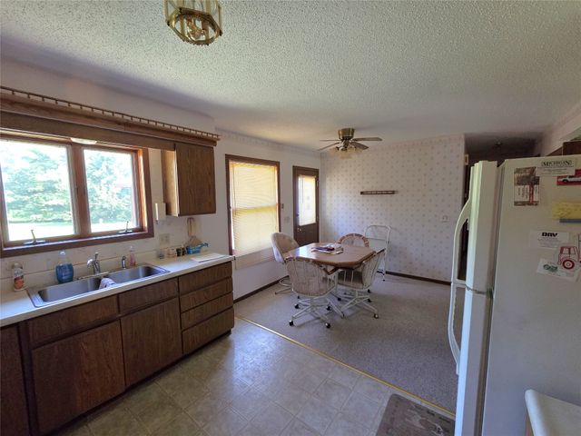 2030 E Leland Avenue, Des Moines, IA 50320
