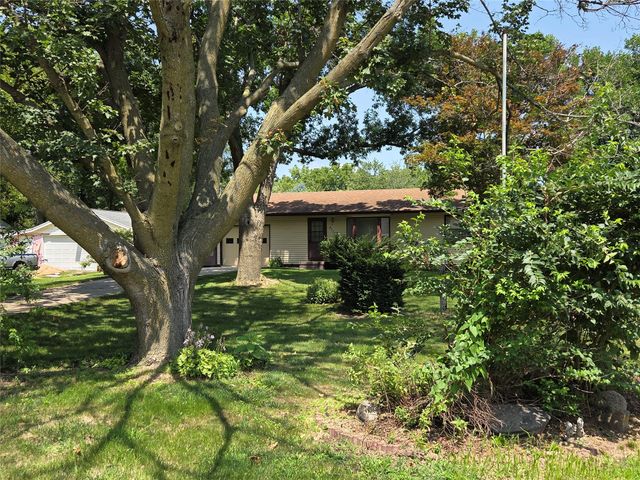 2030 E Leland Avenue, Des Moines, IA 50320