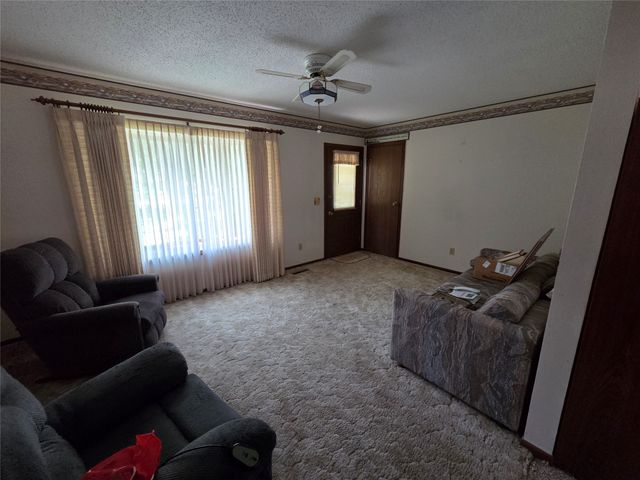 2030 E Leland Avenue, Des Moines, IA 50320