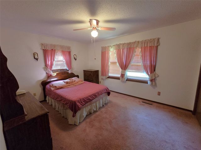 2030 E Leland Avenue, Des Moines, IA 50320