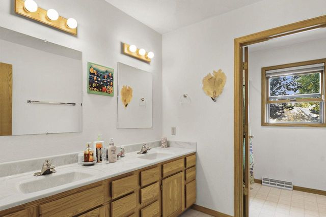 1946 Wallinford Circle, Sun Prairie, WI 53590