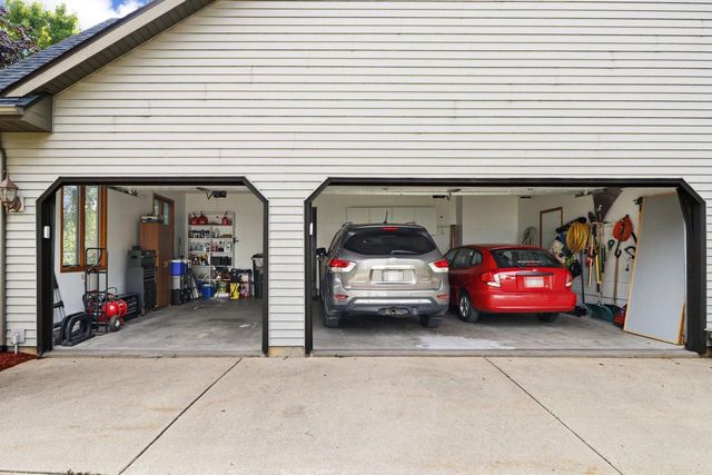 1946 Wallinford Circle, Sun Prairie, WI 53590
