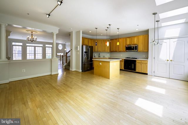 1156 REGAL OAK DR, Rockville, MD 20852