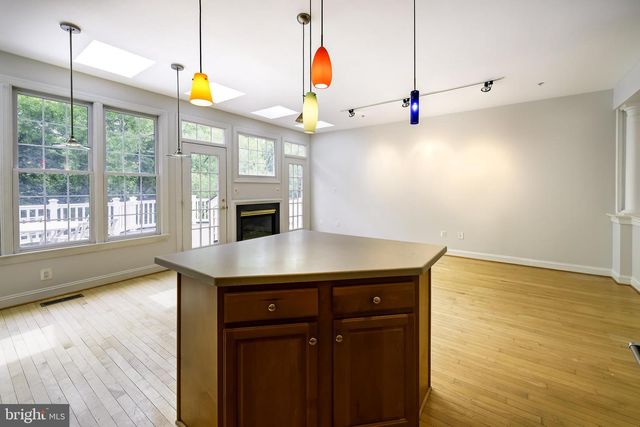 1156 REGAL OAK DR, Rockville, MD 20852