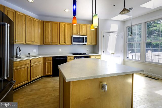 1156 REGAL OAK DR, Rockville, MD 20852
