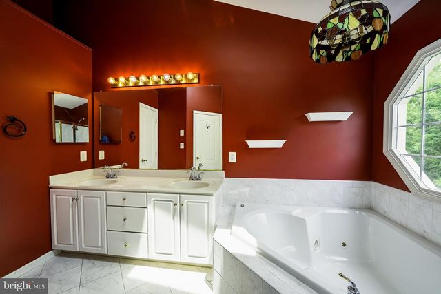1156 REGAL OAK DR, Rockville, MD 20852