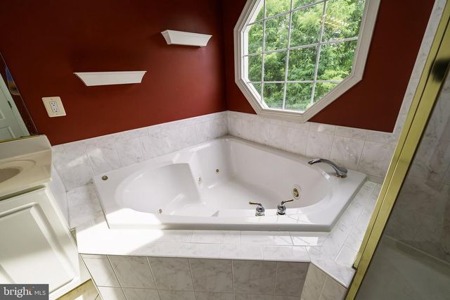 1156 REGAL OAK DR, Rockville, MD 20852