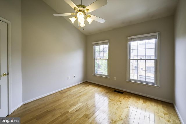 1156 REGAL OAK DR, Rockville, MD 20852