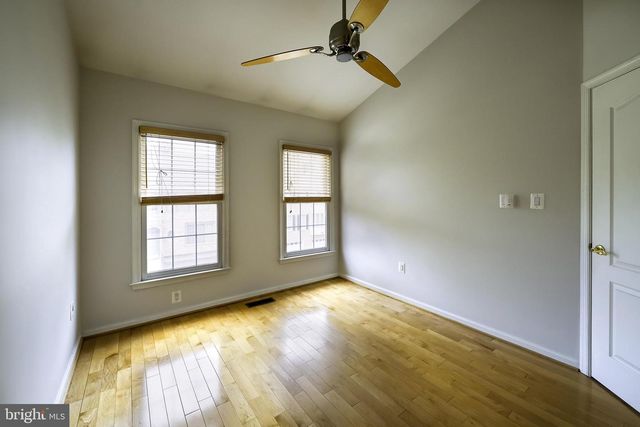 1156 REGAL OAK DR, Rockville, MD 20852