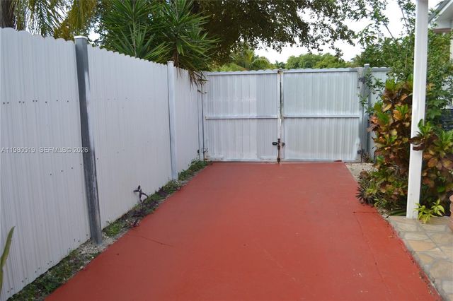 19901 SW 92nd Ave, Cutler Bay, FL 33157